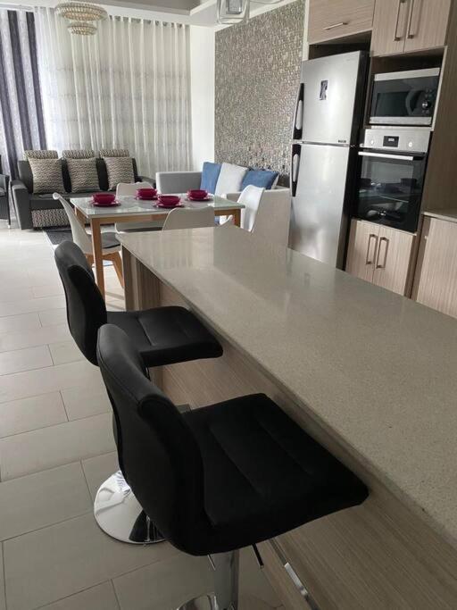Stylish & Luxury 2-Bed Parkside Apart With Pool Vacoas-Phoenix Екстериор снимка