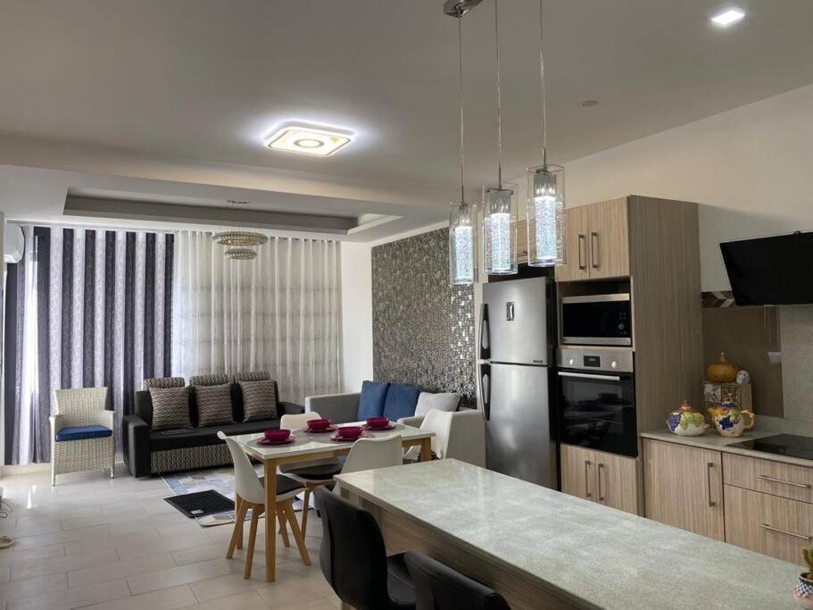 Stylish & Luxury 2-Bed Parkside Apart With Pool Vacoas-Phoenix Екстериор снимка