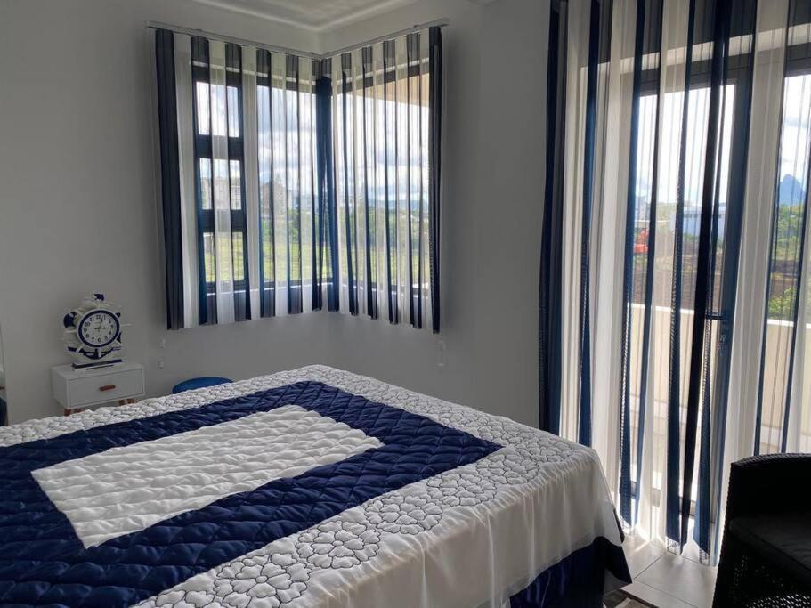 Stylish & Luxury 2-Bed Parkside Apart With Pool Vacoas-Phoenix Екстериор снимка
